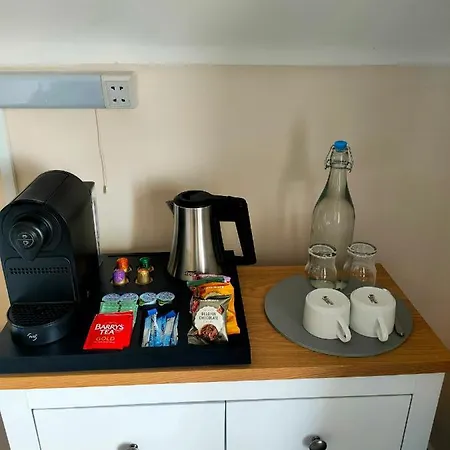 Lios Einne House Guest house *